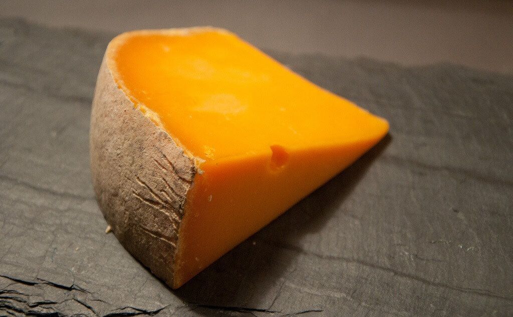 Corte de horma de Queso Cheddar