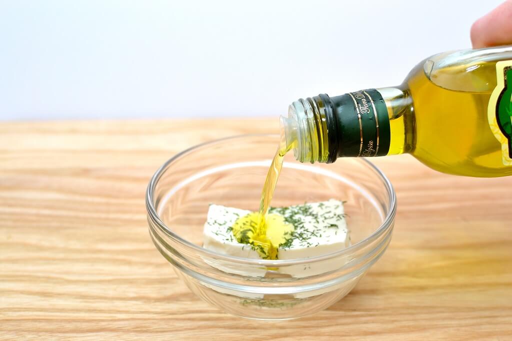 Queso feta y aceite de oliva, una combinación exquisita