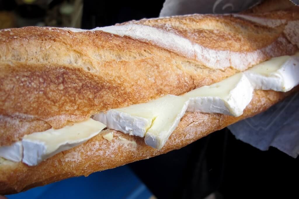 Queso Camembert en Baguette, clásico francés